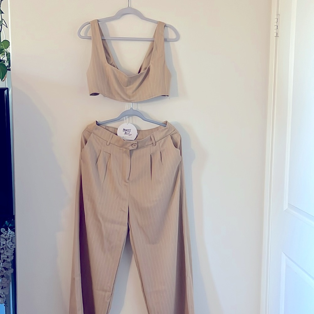 Crop top and high waist pant set.